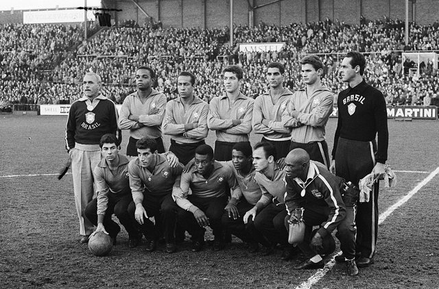 Equipe brasileira reunida antes de um jogo em 1963.