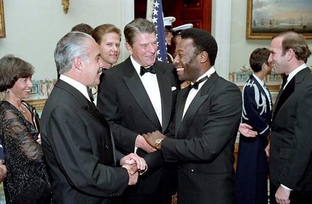 Pelé com José Sarney e Ronald Reagan em um evento na Casa Branca.